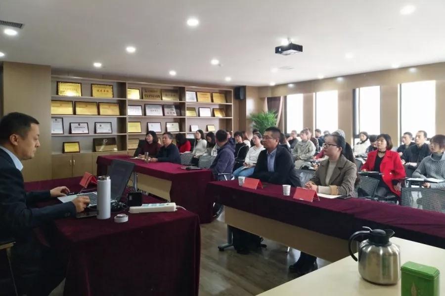 学无止境|开云官方注册项目管理有限公司举办法律知识专题培训